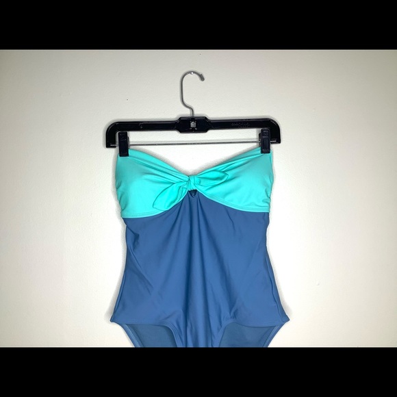 < NWOT True Craft Strapless Swimsuit > - Picture 2 of 4